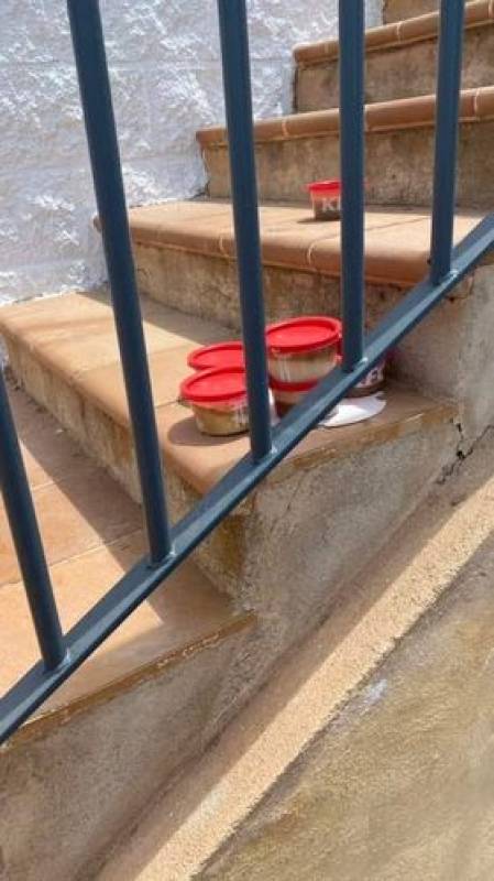 <span style='color:#780948'>ARCHIVED</span> - Getting out of hand: community fed up of trash and food waste from new KFC littering Puerto de Mazarron