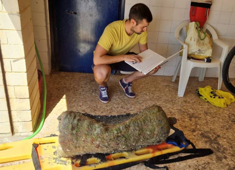 <span style='color:#780948'>ARCHIVED</span> - Swimmers discover ancient cannon at Santa Pola beach