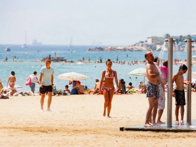 <span style='color:#780948'>ARCHIVED</span> - One million foreign tourists visited the Costa Blanca in July - almost twice as many as 2021