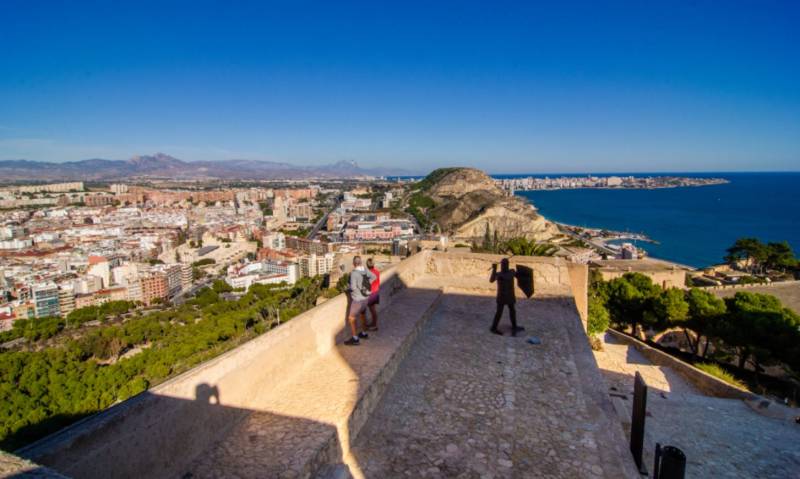 <span style='color:#780948'>ARCHIVED</span> - Alicante Castillo de Santa Barbara castle smashes its 2022 goal for visitor numbers in just 7 months