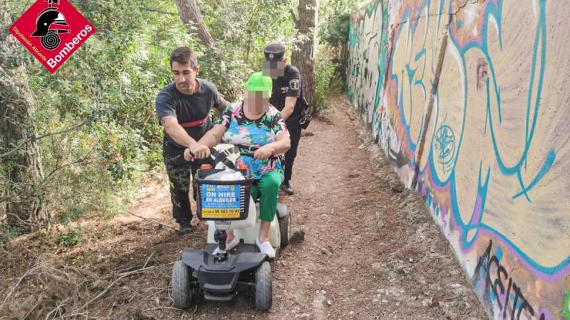 <span style='color:#780948'>ARCHIVED</span> - Woman in Benidorm rescued after driving mobility scooter into the woods and falling off