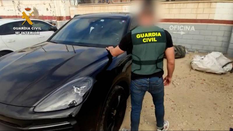 <span style='color:#780948'>ARCHIVED</span> - International luxury car theft ring shut down in Alicante with footballer one of 6 arrested