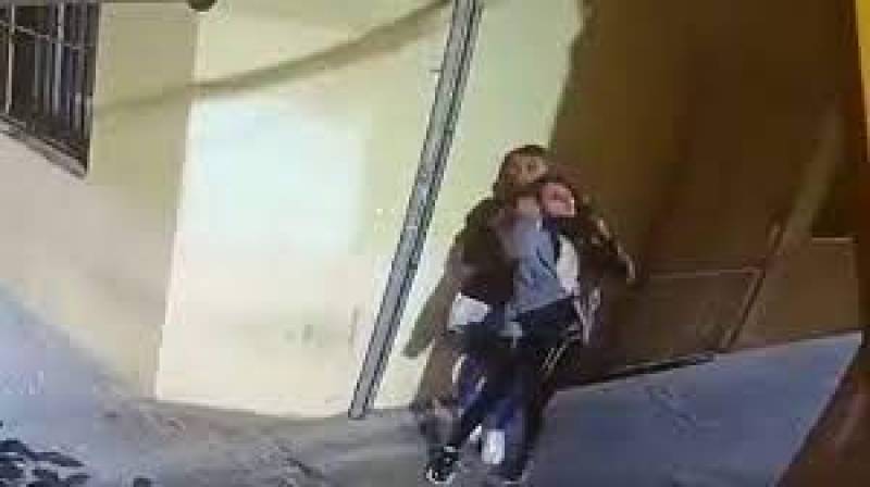 <span style='color:#780948'>ARCHIVED</span> - VIDEO: Female German tourist left unconscious after being strangled during violent street robbery in Malaga