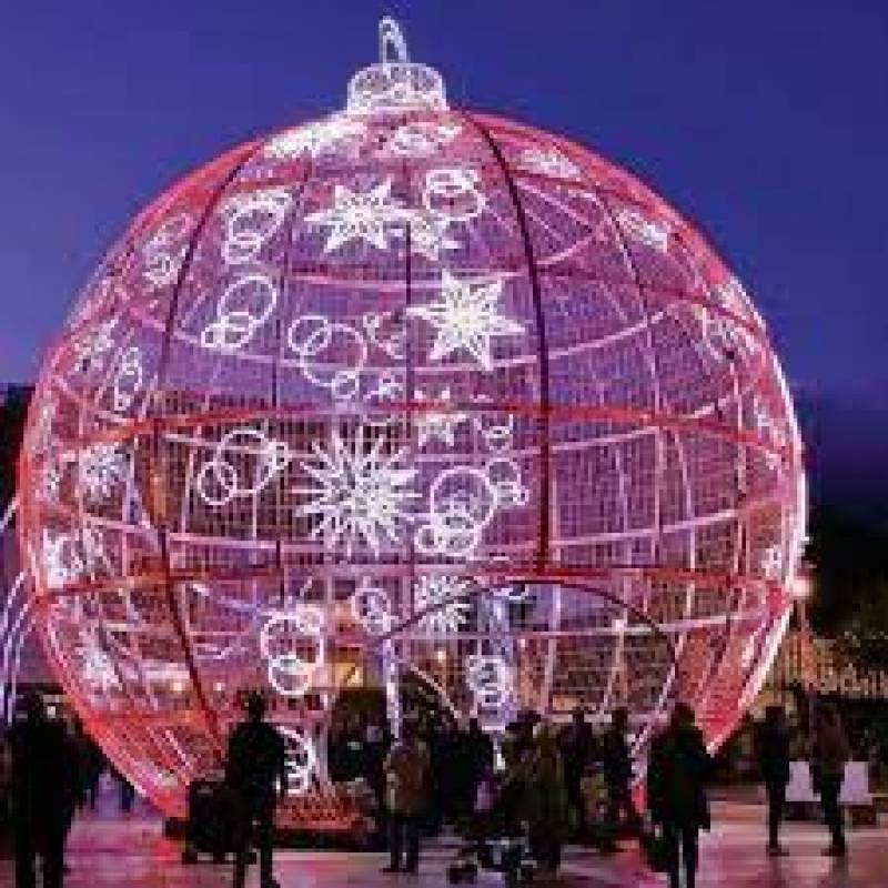 Largest illuminated Christmas ball in Spain goes up in flames in Alicante