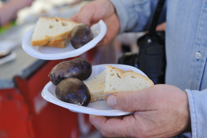 Traditional food in the Malecón gardens for Murcia Feria