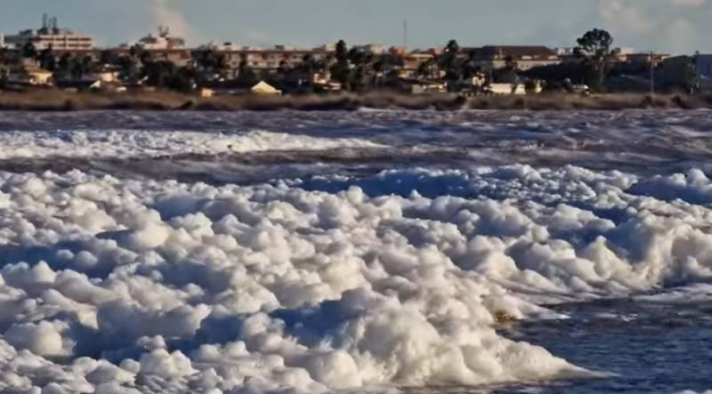 Windstorm whips up white foam fest along Torrevieja salt lagoon shoreline