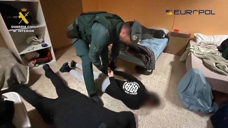 <span style='color:#780948'>ARCHIVED</span> - Spanish police bust gang exploiting Ukrainian refugees in illegal tobacco factories