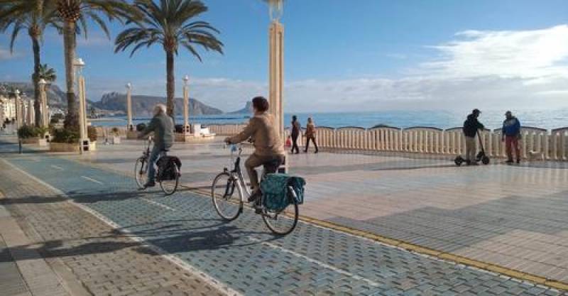 <span style='color:#780948'>ARCHIVED</span> - Altea bows to public pressure and begins removing controversial bike lane from busy promenade