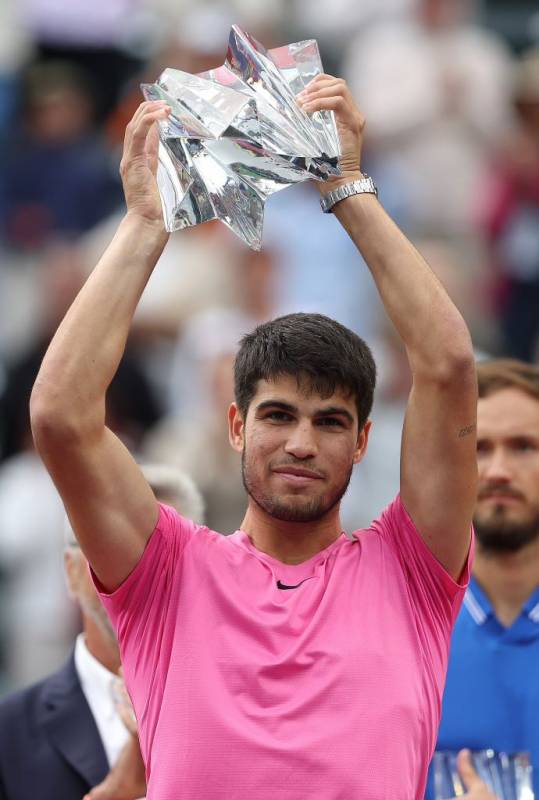 <span style='color:#780948'>ARCHIVED</span> - Murcia tennis star Carlos Alcaraz wins Indian Wells and reclaims world no. 1 spot