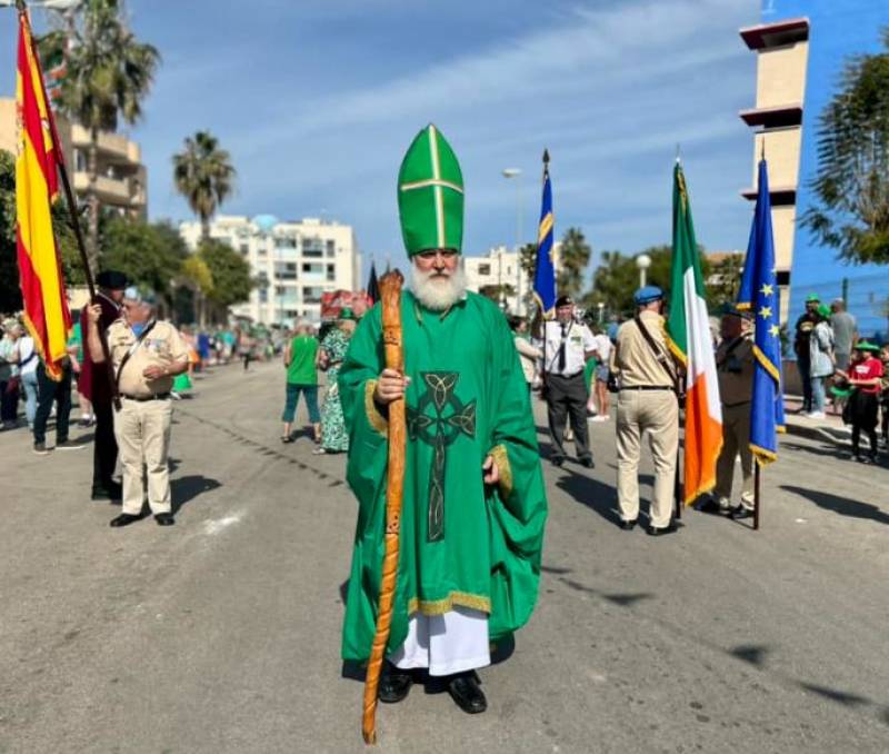 <span style='color:#780948'>ARCHIVED</span> - WATCH: Cabo Roig is painted green for St Patricks Day