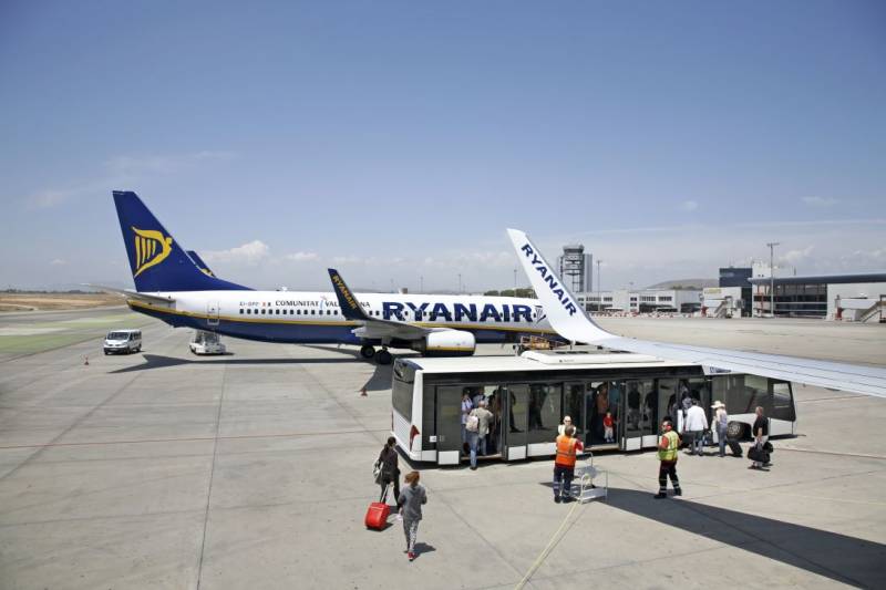 Alicante-Elche airport summer 2023 flight destinations April-October