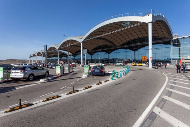 <span style='color:#780948'>ARCHIVED</span> - Alicante airport breaks passenger record for third month with busiest March in history