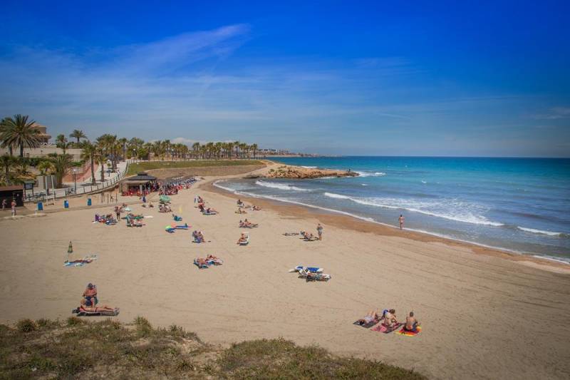 70-year-old man drowns at popular beach in Orihuela Costa