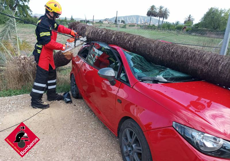 Drivers trapped and motorways closed as rainstorms wreak havoc in Alicante