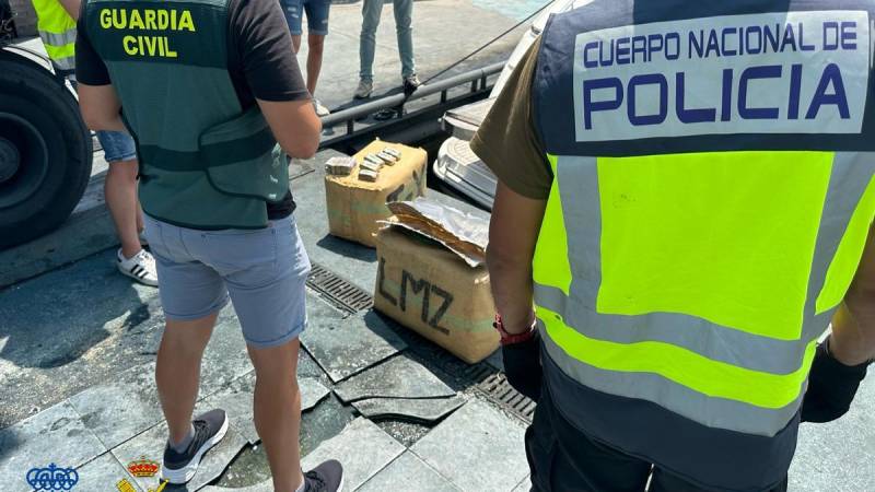 Five tons of hashish seized from British luxury yacht in Santa Pola, Alicante