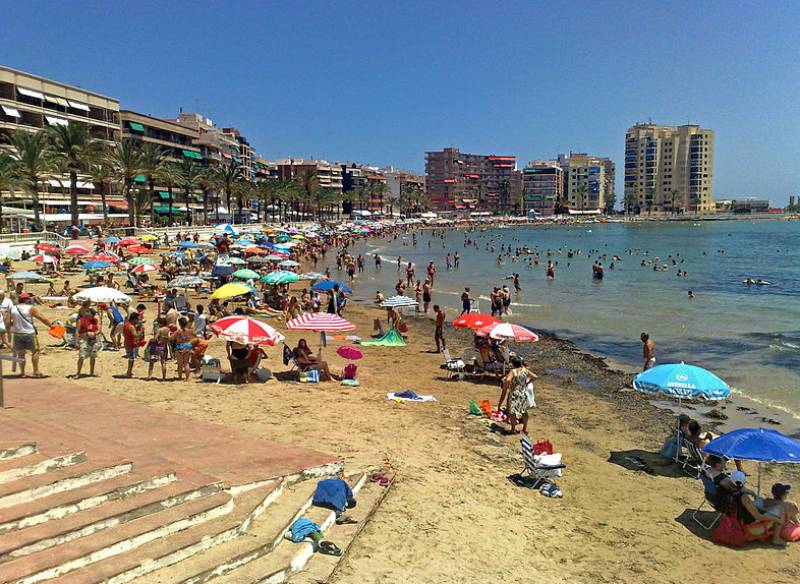 Dutch tourists chase the British as the most frequent visitors to Alicante