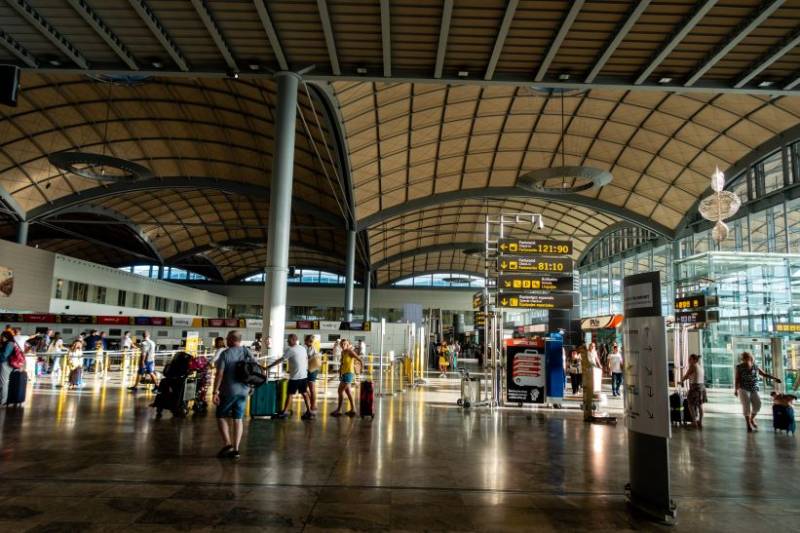 Alicante-Elche Airport passenger numbers take off