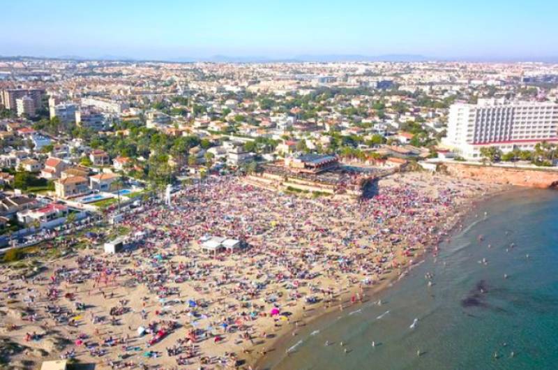 Celebrate Christmas Day in La Zenia with the biggest beach party in Europe
