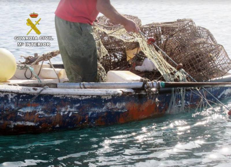 Aguilas police arrest poacher for illegal fishing