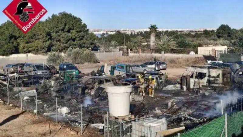 Torrevieja fire incinerates 12 parked cars