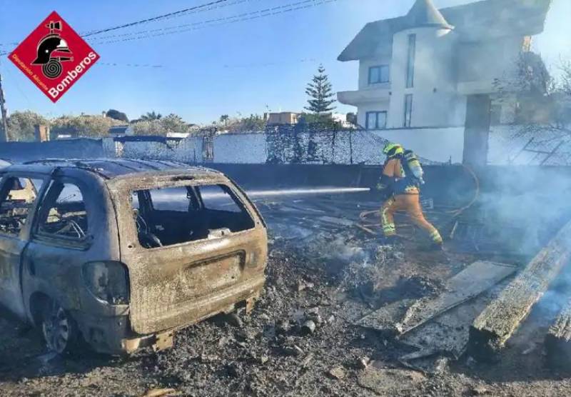Torrevieja fire incinerates 12 parked cars