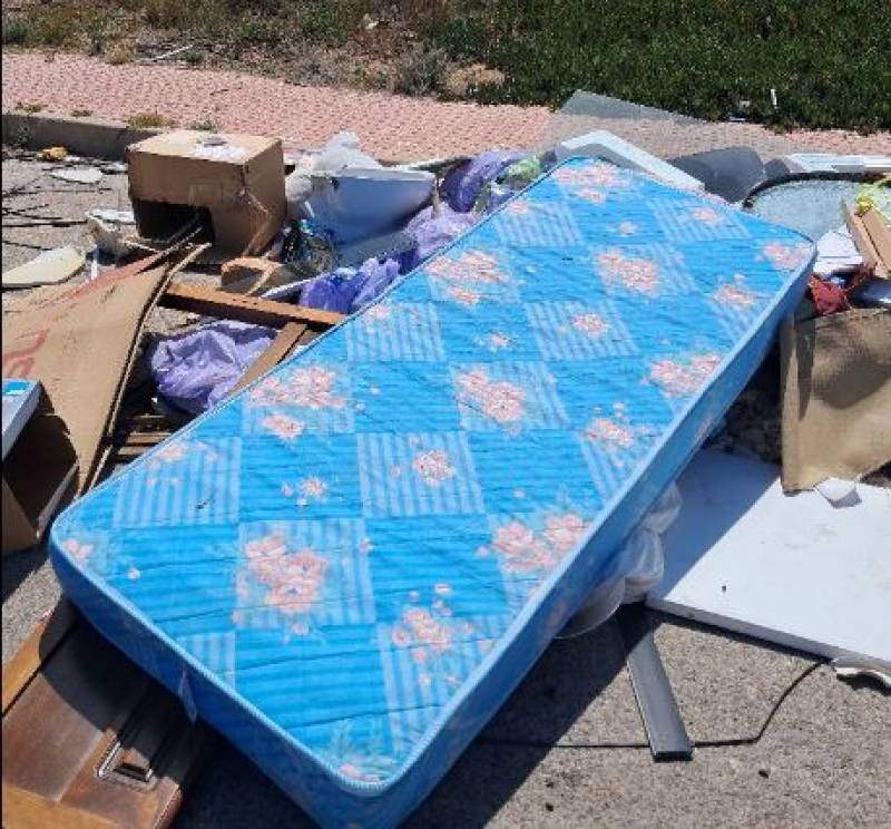 Orihuela Costa residents threaten legal action if rubbish collection services do not improve