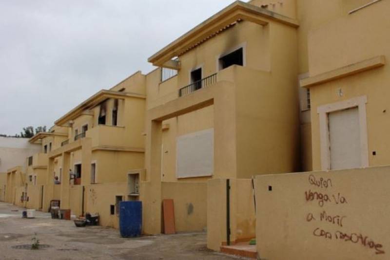 Orihuela Costa fights back against illegal squatters