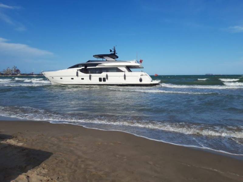 British yacht stranded on beach in Spain