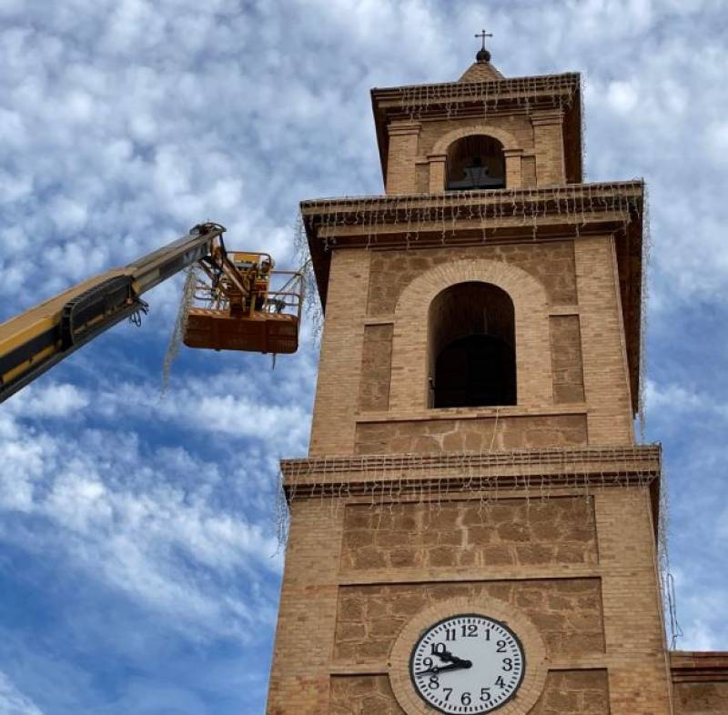 Torrevieja becomes the first Alicante town to install Christmas lights