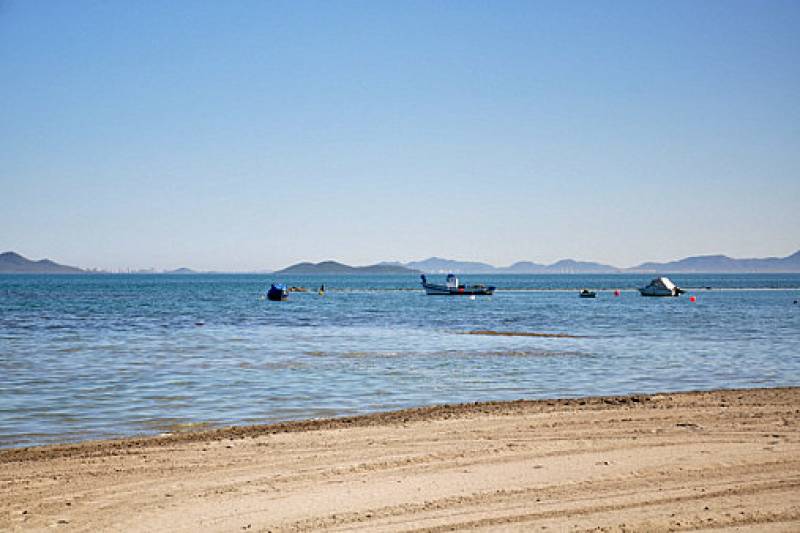 Beaches in Los Alcázares: Playa del Espejo