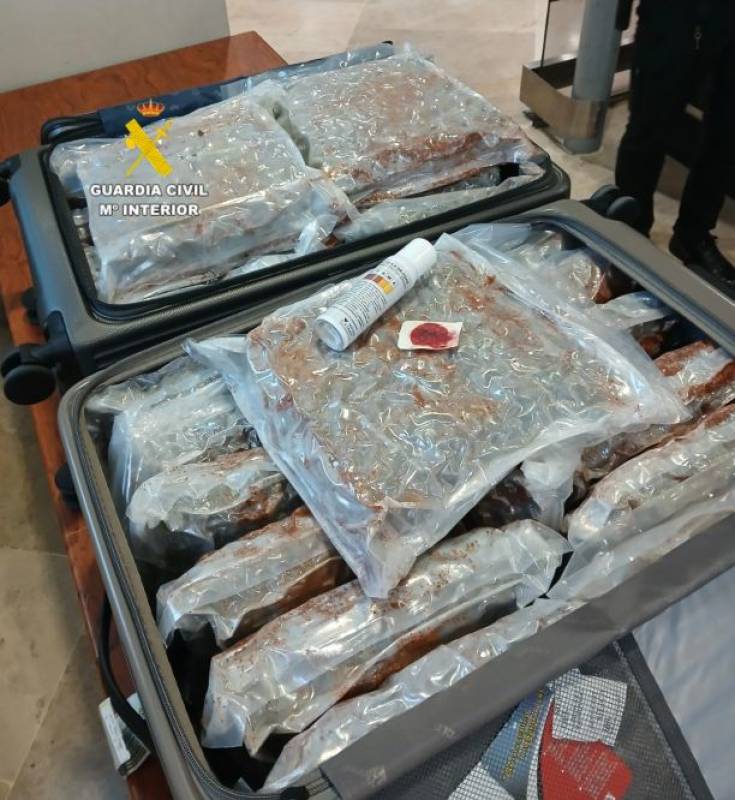 Two Britons caught with 33 kilos of cannabis at Valencia Airport