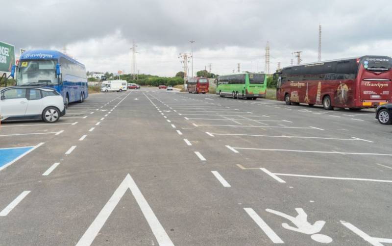 Summer kicks off early in Cabo de Palos with high tourist numbers, great terrazas and a new car park