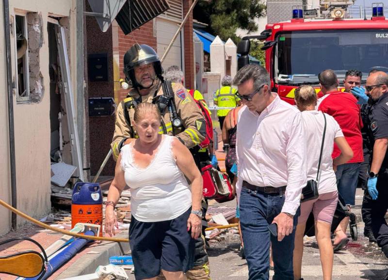 Explosion at Lo Pagán bar injures 16, two of them left in critical condition
