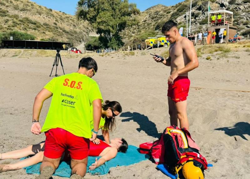 Extra lifeguards on duty to protect beachgoers in Lorca this summer