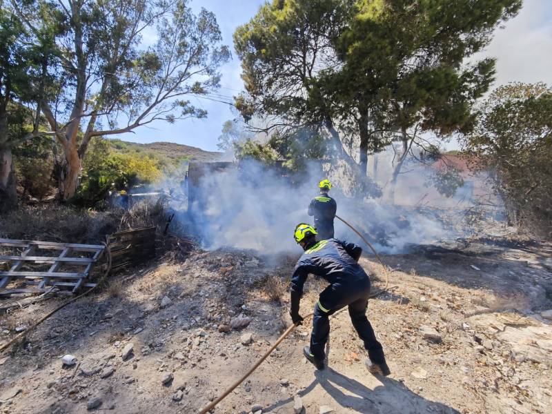 Wildfire forces closure of road between La Unión and Portmán