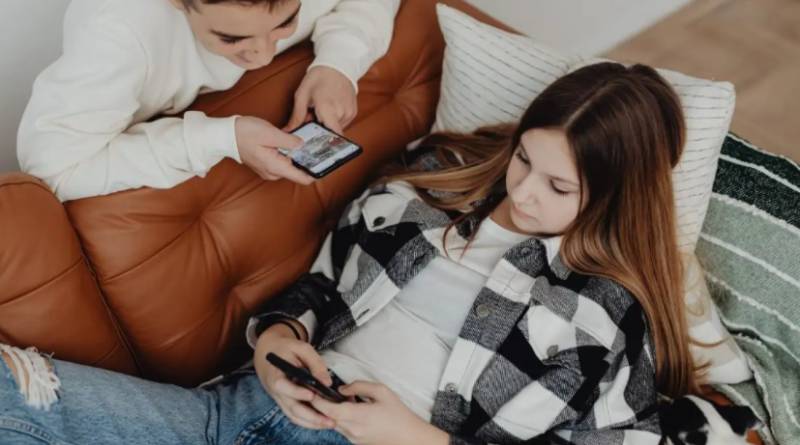 Spain dilutes proposed social media ban for under-16s