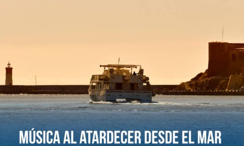 Thursdays in July and August, Evening boat trips with live music in the harbour of Cartagena