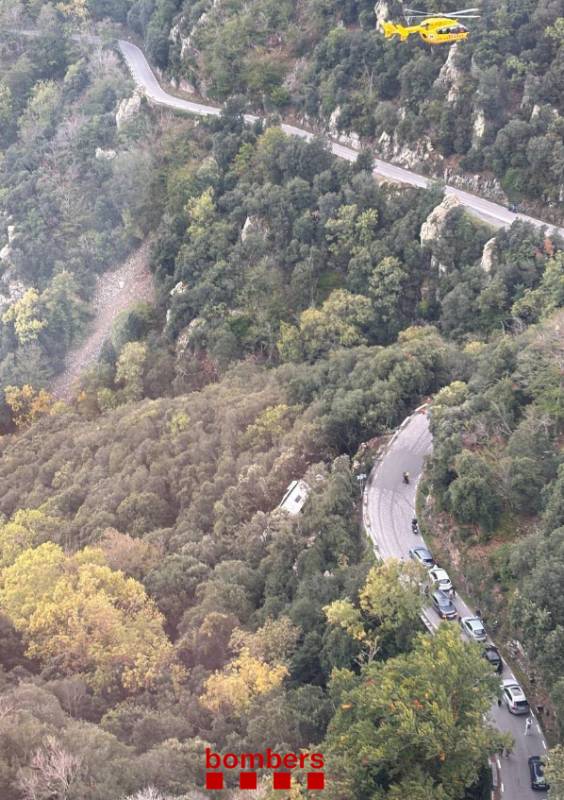 Bus falls 20 metres down embankment in Barcelona, injuring 83