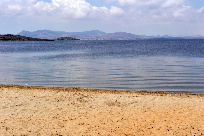Playa Alíseos, a Mar Menor beach in the San Javier section of La Manga